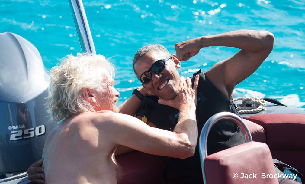 Dal kite surf al... pugilato con l&#39;amico Richard Branson, fondatore e proprietario della Virgin. Ecco come si rilassa il  presidente Obama, lasciate le chiavi della Casa Bianca a Donald Trump 